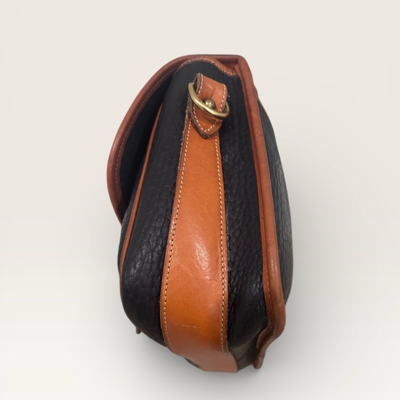*VINTAGE* Dooney & Bourke All-Weather Leather Fold-Over Flap Crossbody - 80’s - Picture 12 of 13
